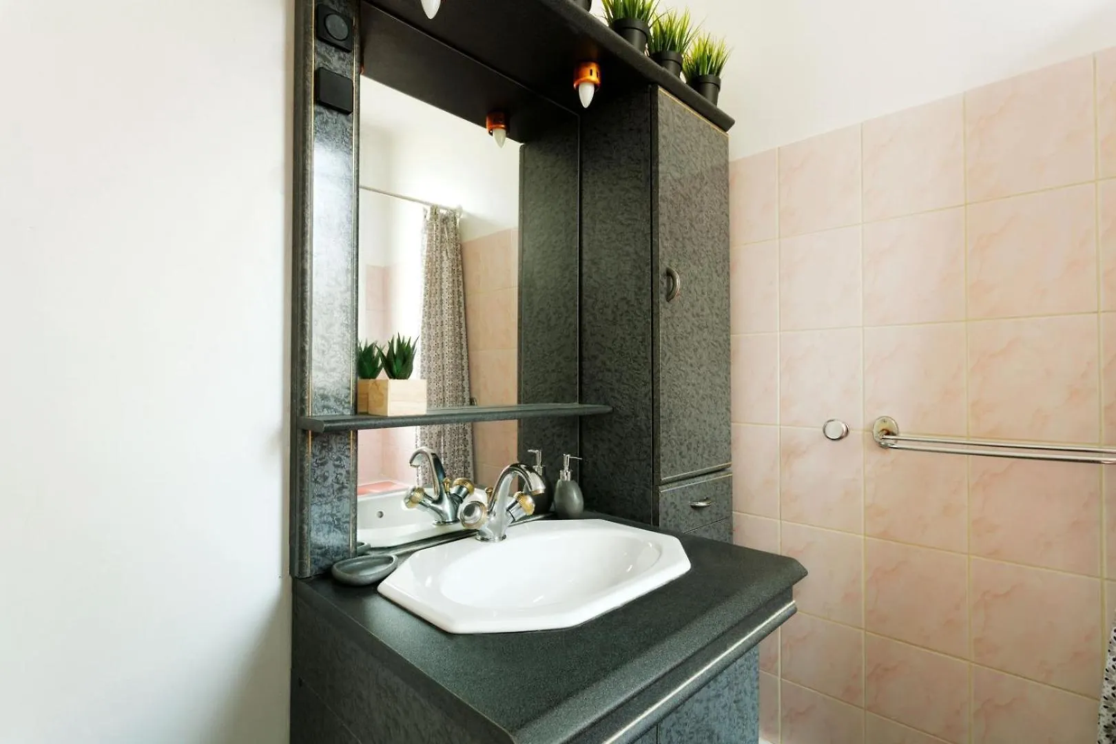 Bnbnook - Cozy 1Br In Trendy Bastille Neighborhood Paris Apartment